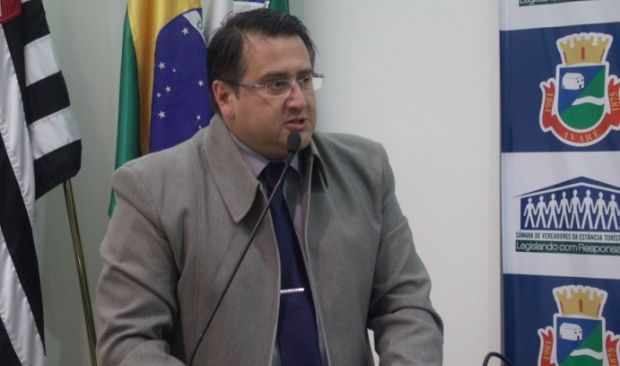 Câmara aprova título de cidadã avareense concedido por Roberto Araujo