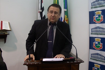 Vereador Roberto Araujo diz que secretária de Educação se esquivou de perguntas
