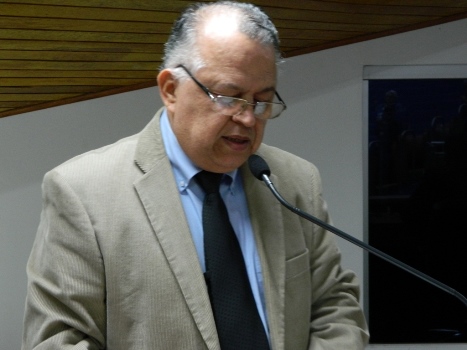 Ernesto Albuquerque pede audiência pública para tratar da castração de animais