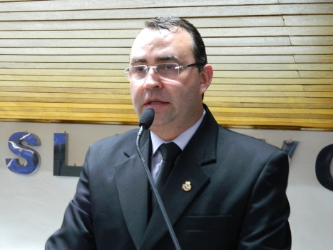 Flávio Zandoná pede informações à Secretaria da Educação