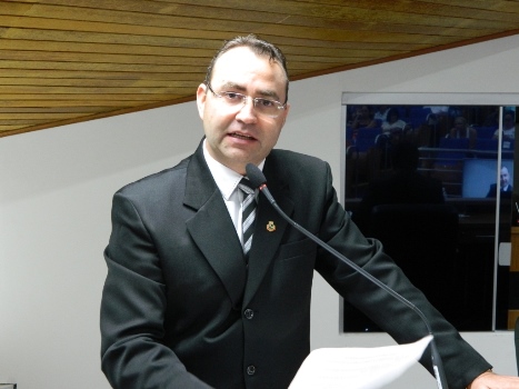 Zandoná questiona prefeito sobre instalações do Parque de Exposições 