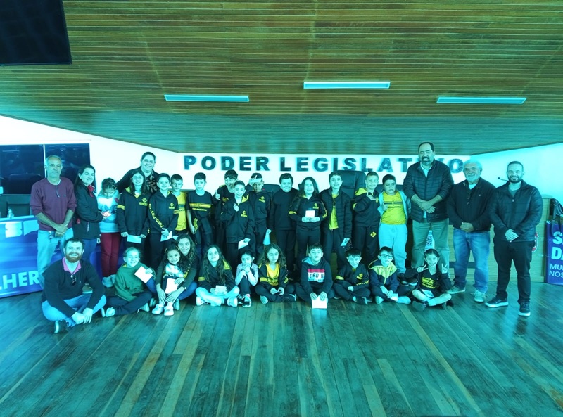 Alunos do Colégio Einstein visitam a Câmara Municipal